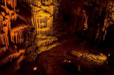 שלולית במערת הנטיפים