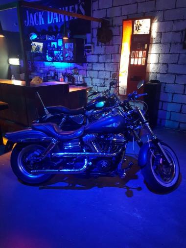 בר אופנועים לצילומים לכל מטרה