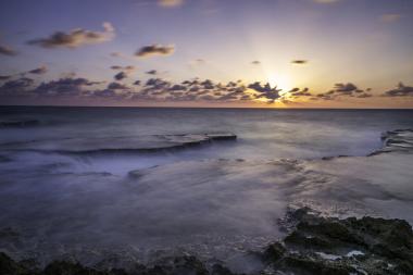 חוף אכזיב בנהריה יש מבחר גדול של לוקישנים מרהיבים 