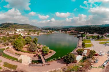 אגם מונופרט