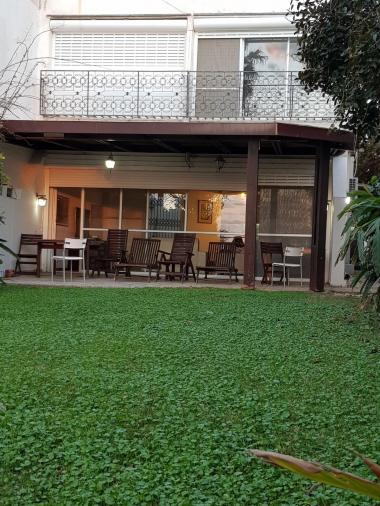 חצר וגינה קדמית