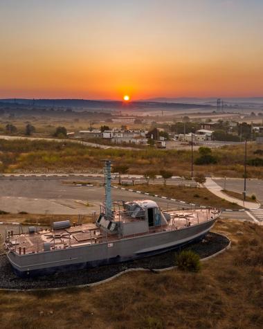 ספינת הדבור בזריחה
