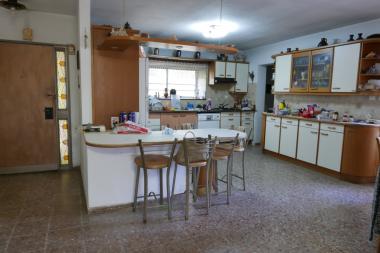 מטבח עדיין קיים ללא תכולה