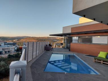 הוילה במיקום נהדר ונוף מרהיב להרים