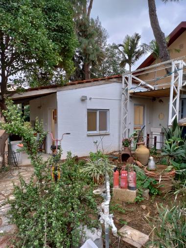 מתחם סטודיואים בחצר