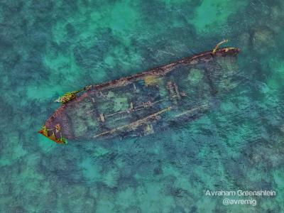 סירה טרופה חוף ארסוף  סירה טרופה חוף ארסוף