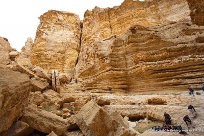טיול גבי נחל חוה ואתר הסדקים טיול גבי נחל חוה ואתר הסדקים