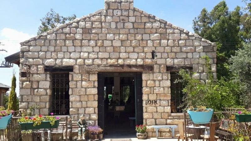 מבנה גלריה מאבן ירושלמית