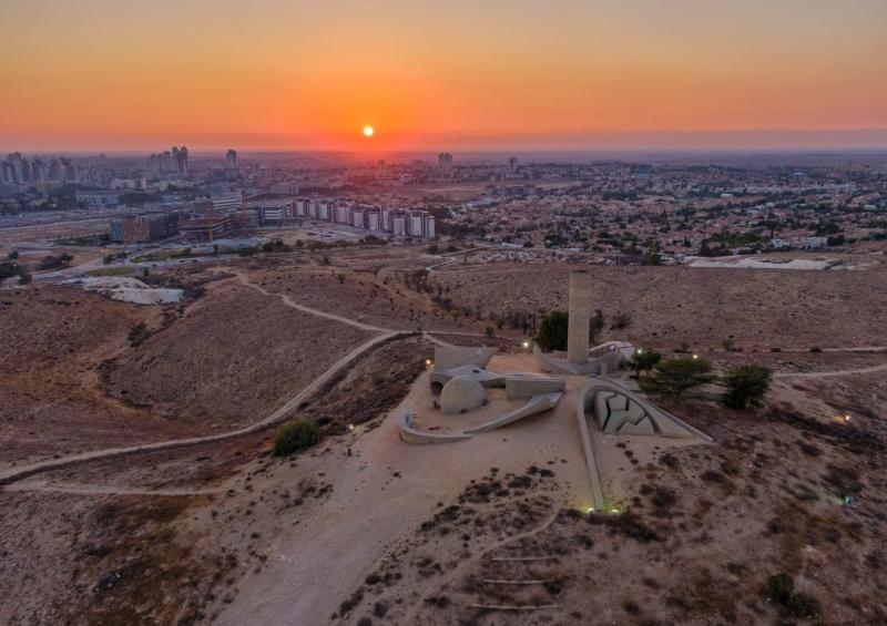 אנדרטת חטיבת הנגב בשקיעה