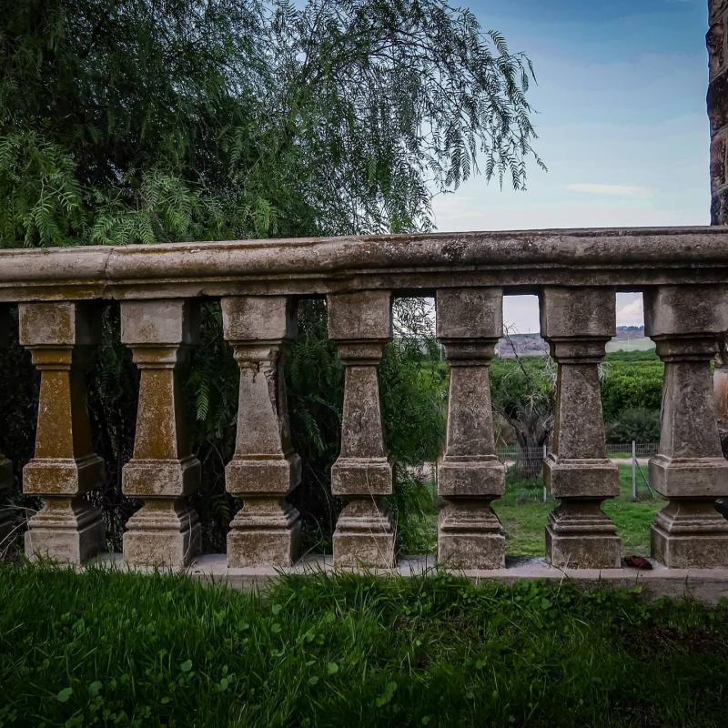 במרפסת של התחנה