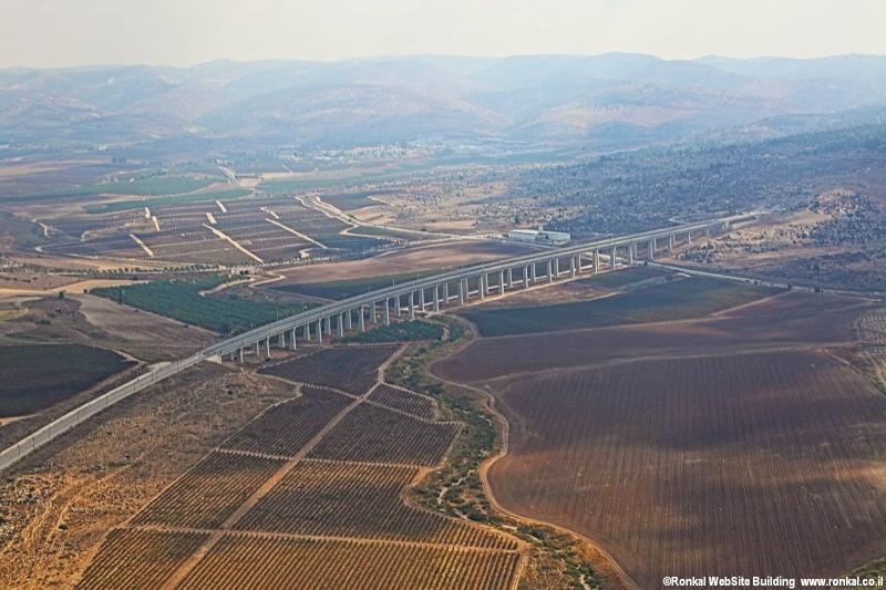 צילום מהאויר של הגשר