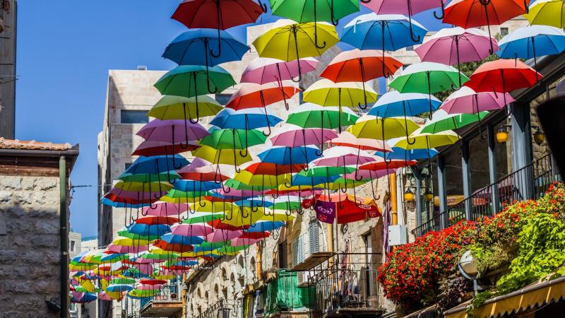 מטריות צבעוניות בירושלים