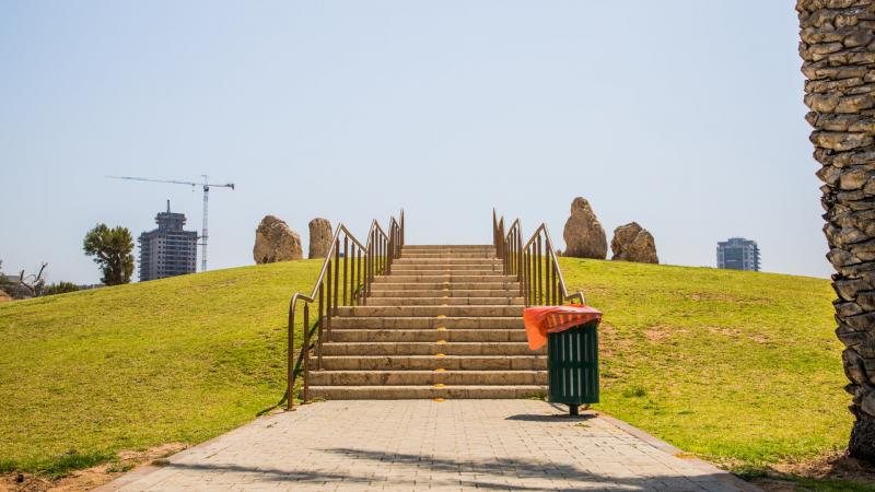מדרגות בפארק אשדוד ים