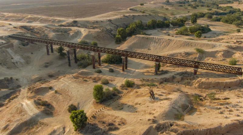 גשר הרכבת הבריטי בפארק סיירת שקד