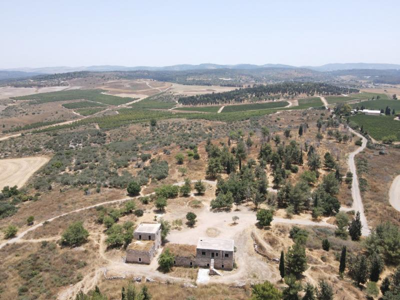 בית הקשתות מבט מזרחה